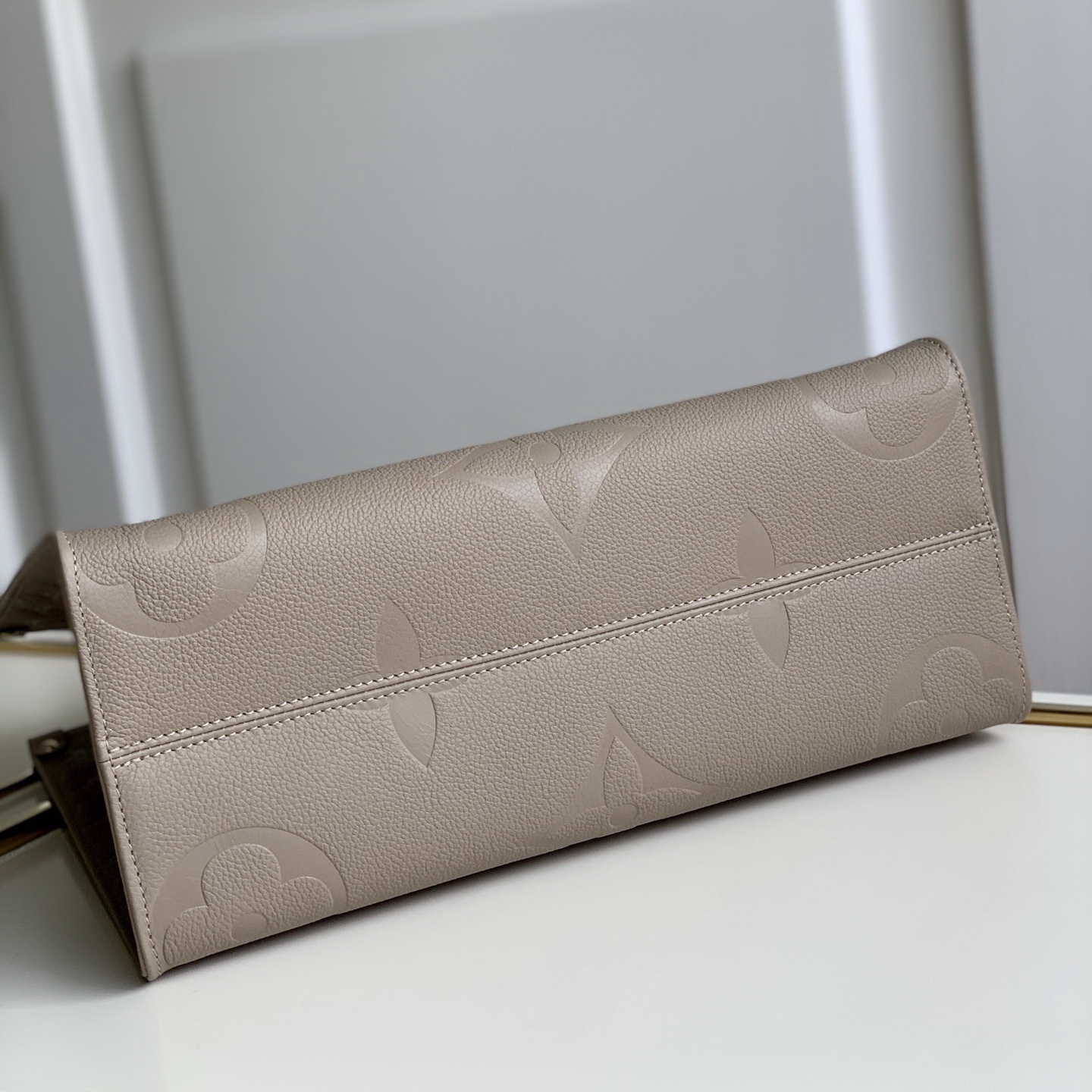 ONTHEGO MM, LOUIS VUITTON LV Women - Handbags - Shoulder Bags & Totes