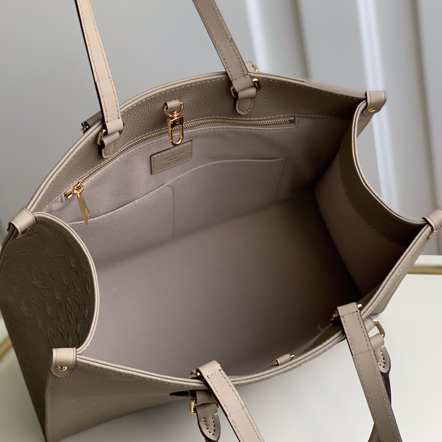ONTHEGO MM, LOUIS VUITTON LV Women - Handbags - Shoulder Bags & Totes