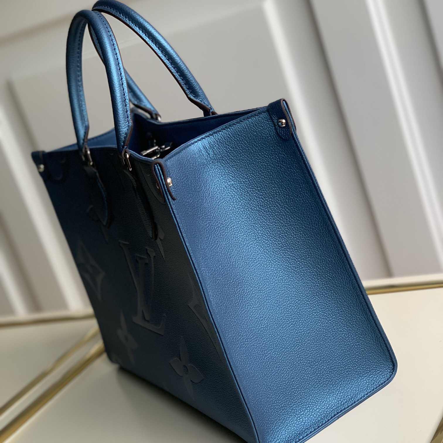 ONTHEGO MM, LOUIS VUITTON LV Women - Handbags - Shoulder Bags & Totes