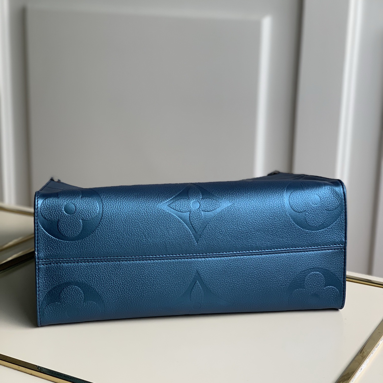ONTHEGO MM, LOUIS VUITTON LV Women - Handbags - Shoulder Bags & Totes