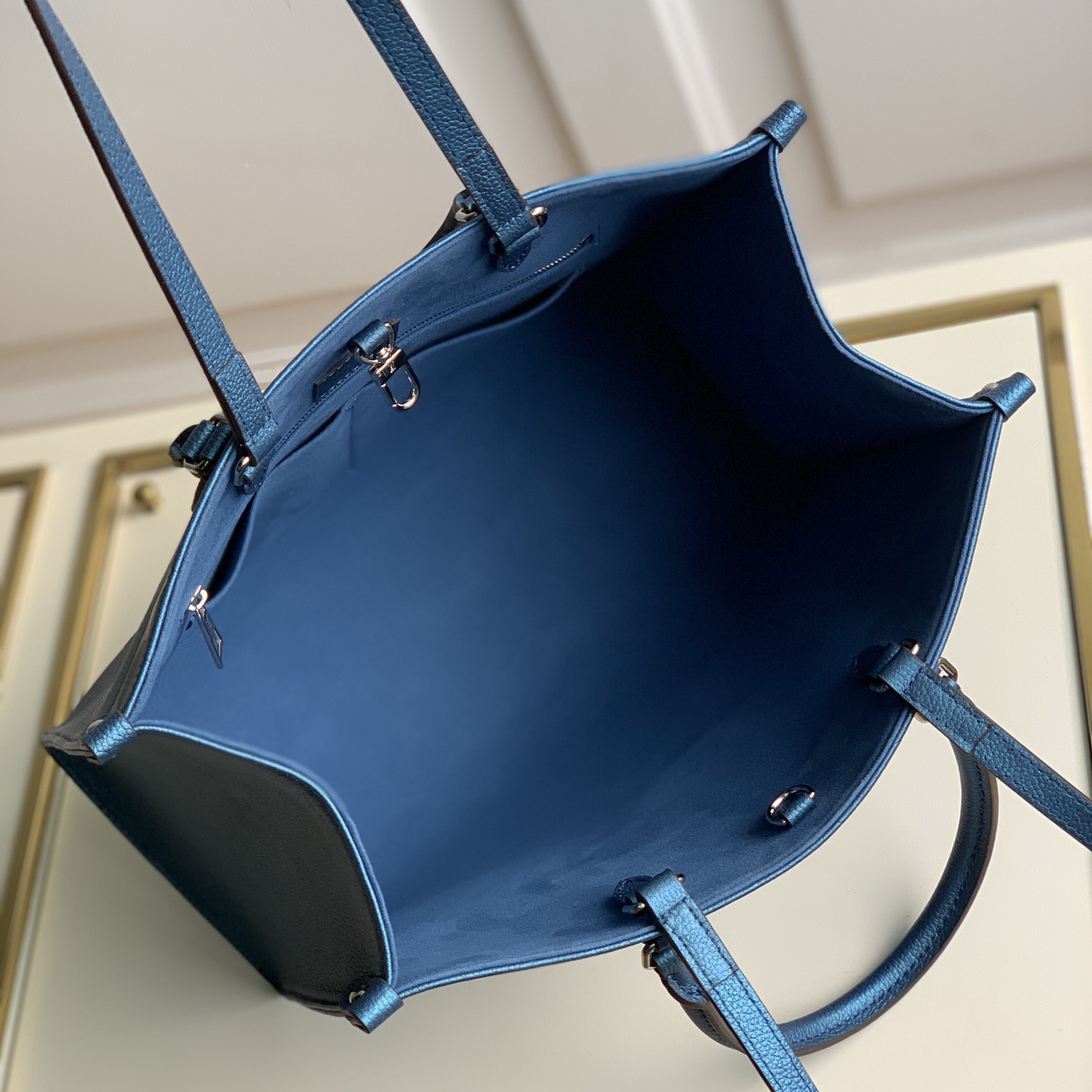 ONTHEGO MM, LOUIS VUITTON LV Women - Handbags - Shoulder Bags & Totes