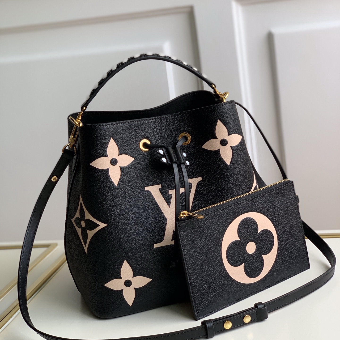 M56890 NÉONOÉ MM, Louis Vuitton LV