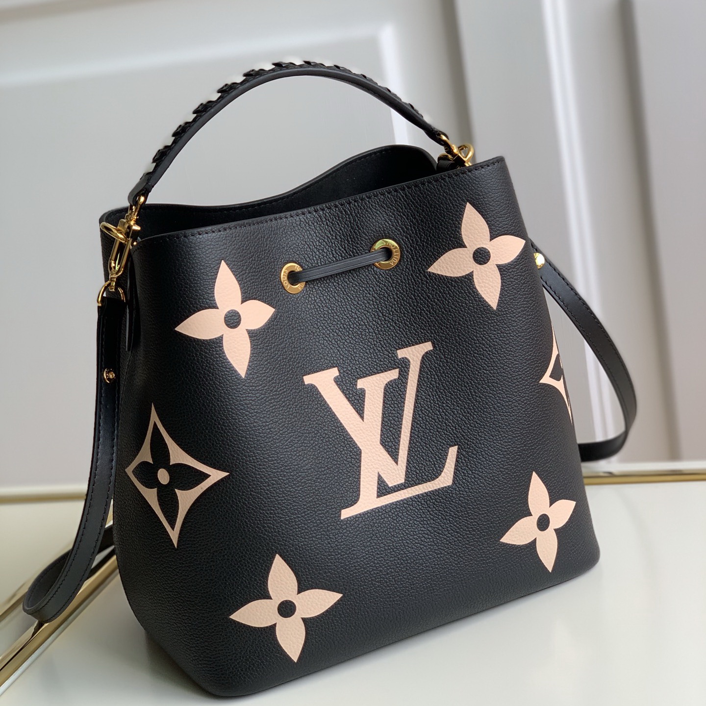 M56890 NÉONOÉ MM, Louis Vuitton LV