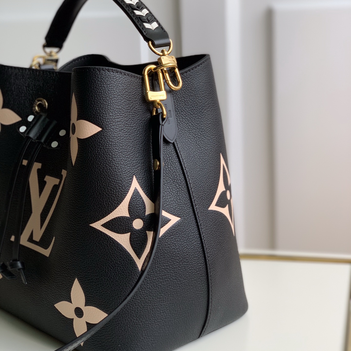 M56890 NÉONOÉ MM, Louis Vuitton LV