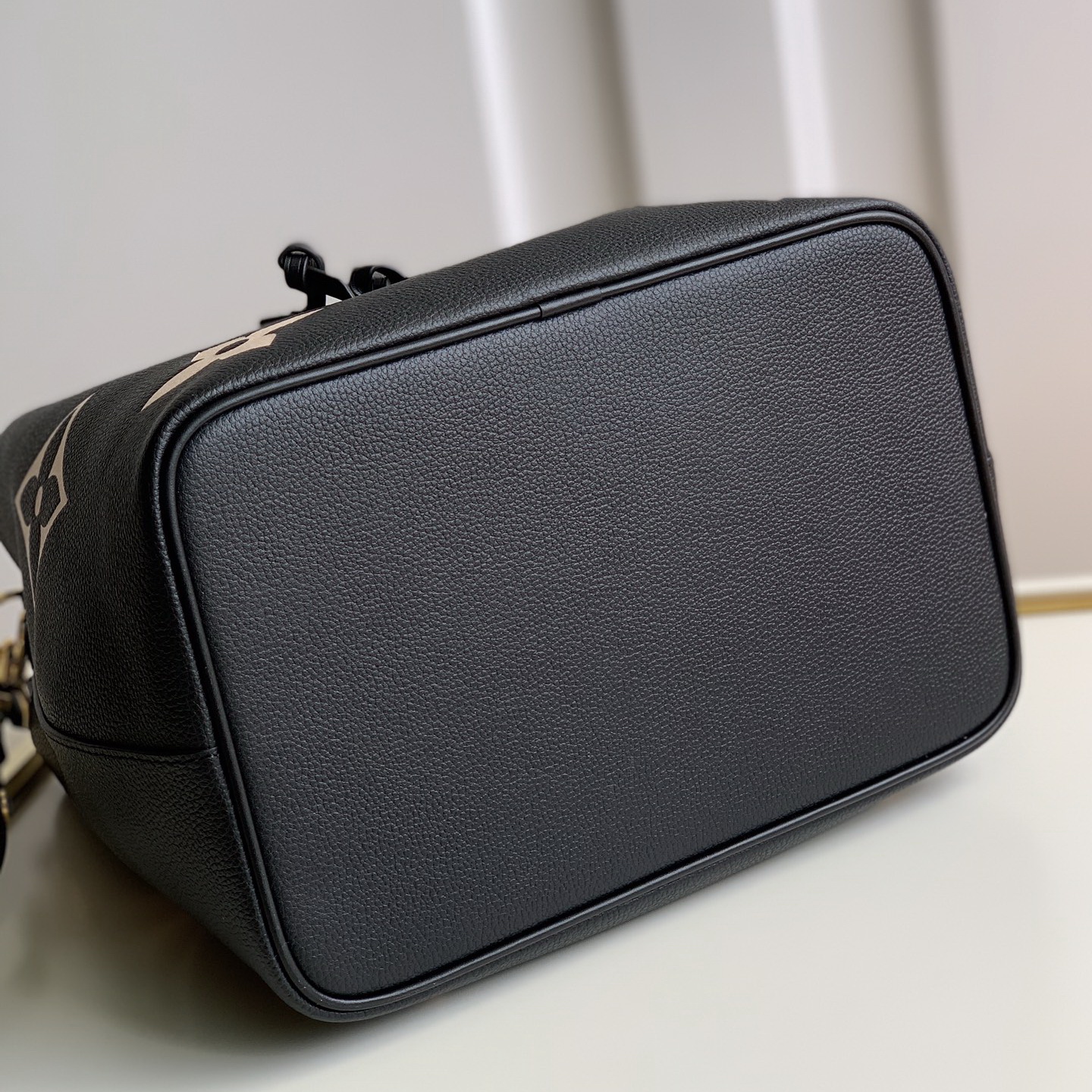 M56890 NÉONOÉ MM, Louis Vuitton LV