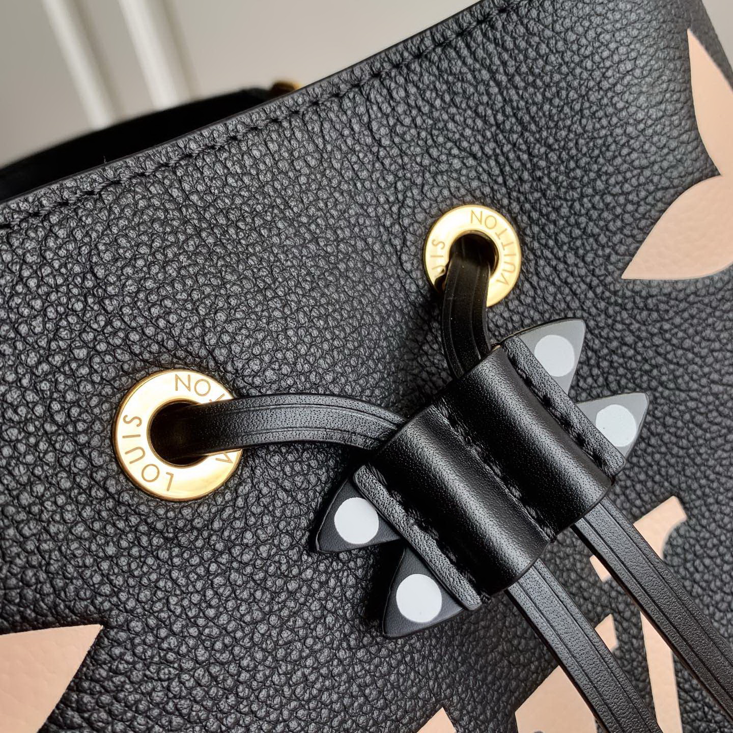 M56890 NÉONOÉ MM, Louis Vuitton LV