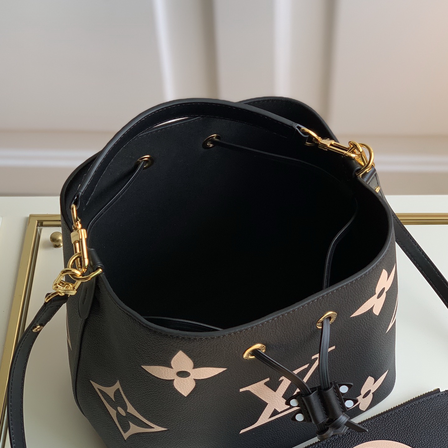 M56890 NÉONOÉ MM, Louis Vuitton LV