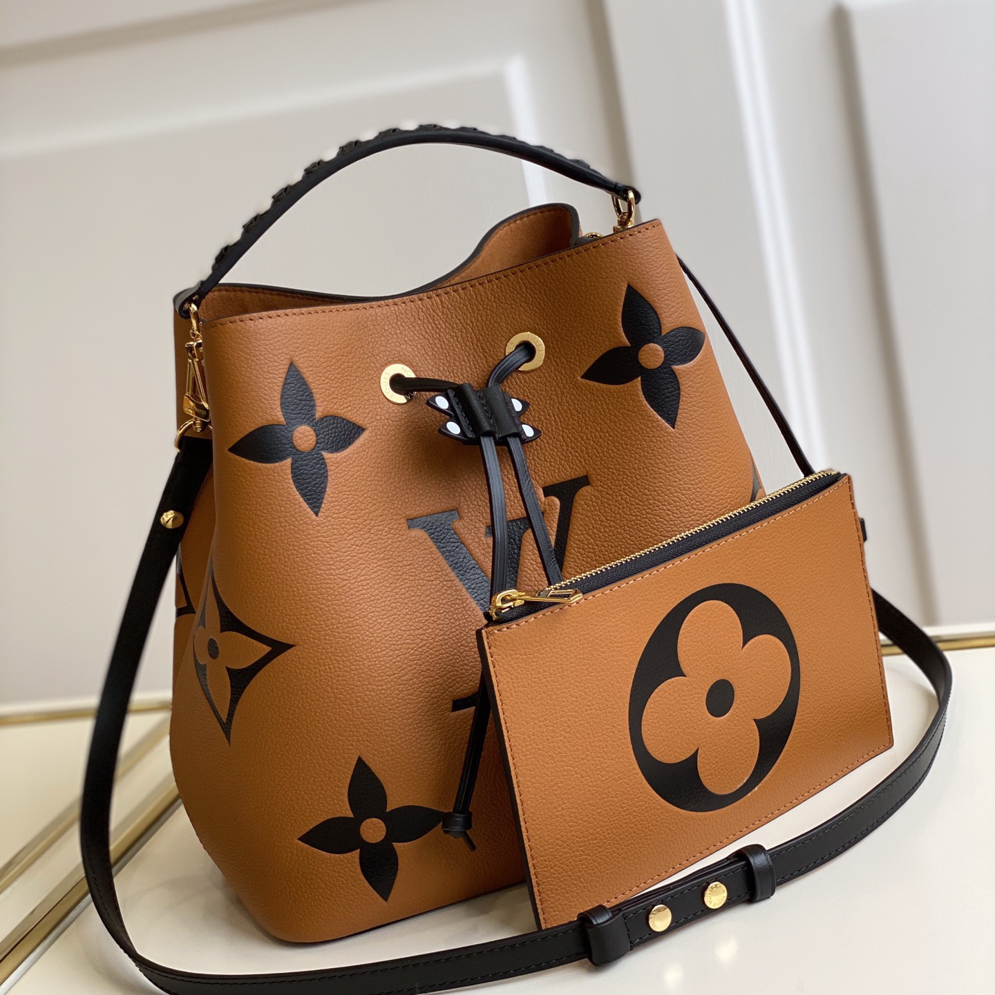 M56888 NÉONOÉ MM, Louis Vuitton LV