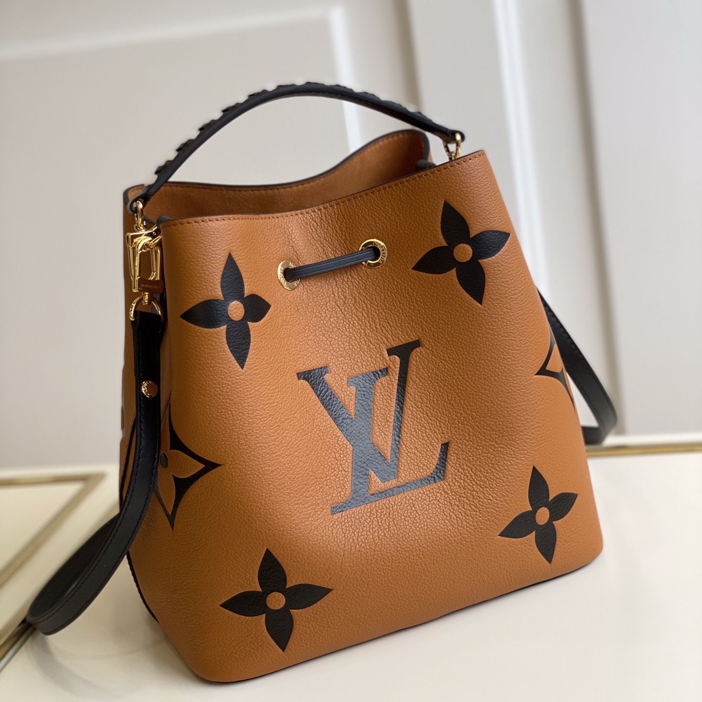 M56888 NÉONOÉ MM, Louis Vuitton LV