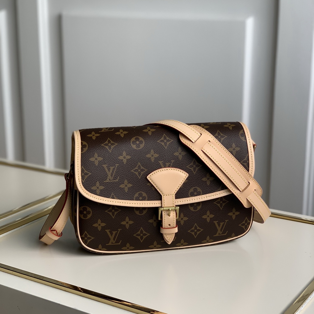 m42250, LOUIS VUITTON LV