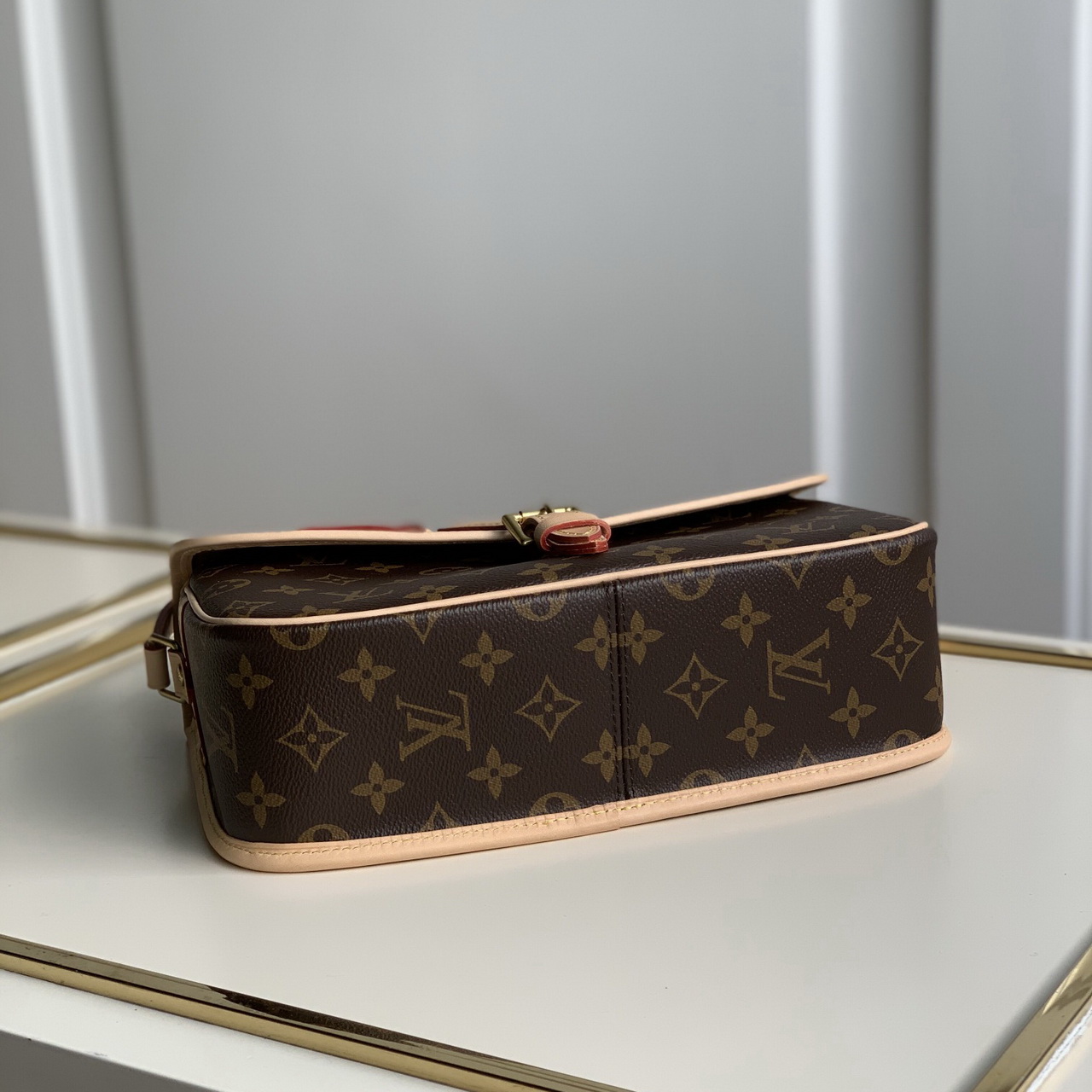 m42250, LOUIS VUITTON LV