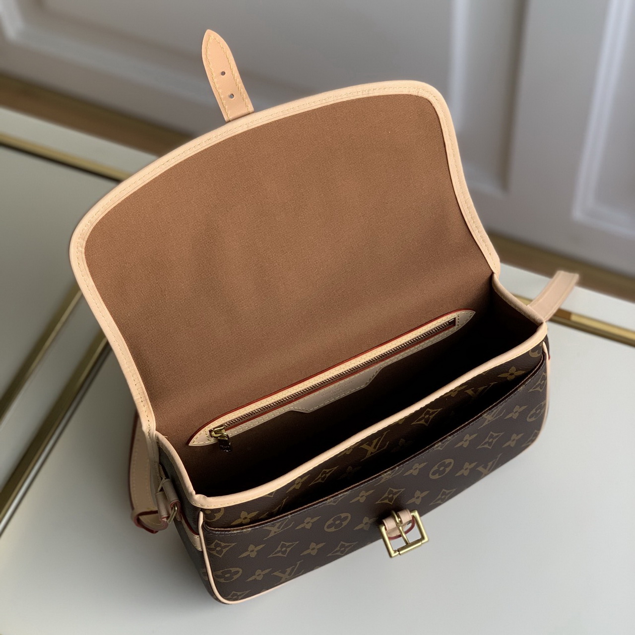 m42250, LOUIS VUITTON LV