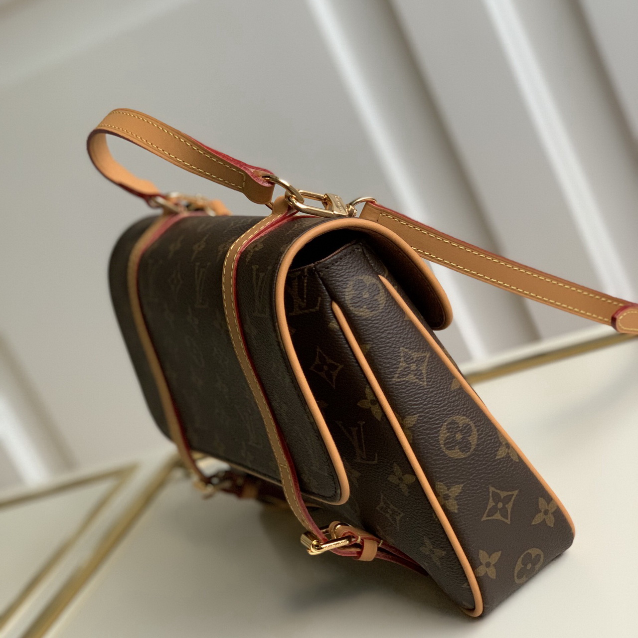 m42250, LOUIS VUITTON LV