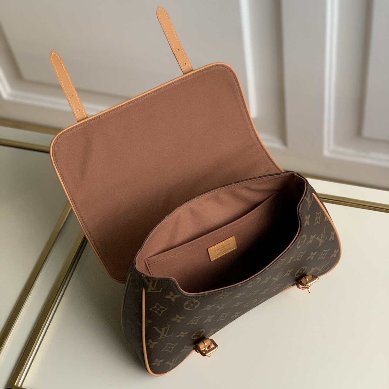 m42250, LOUIS VUITTON LV