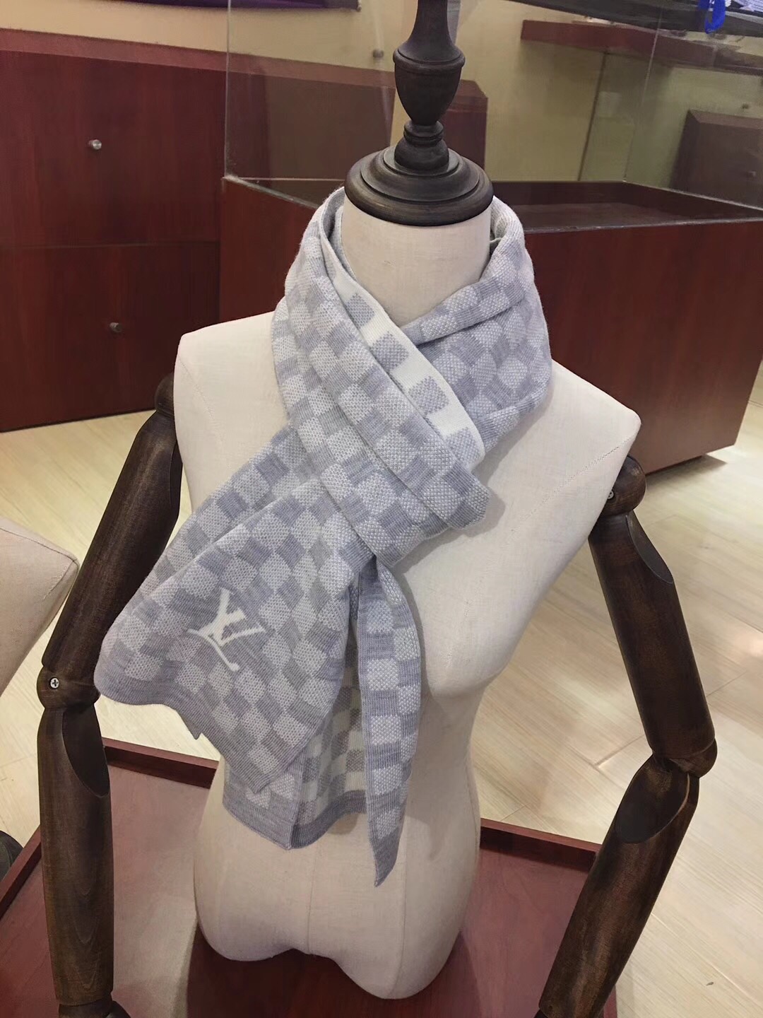 LOUIS VUITTON LV Scarf