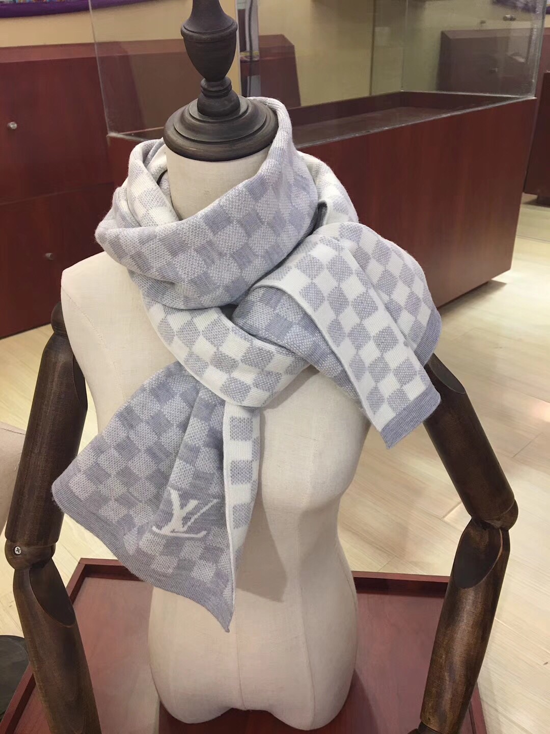 LOUIS VUITTON LV Scarf
