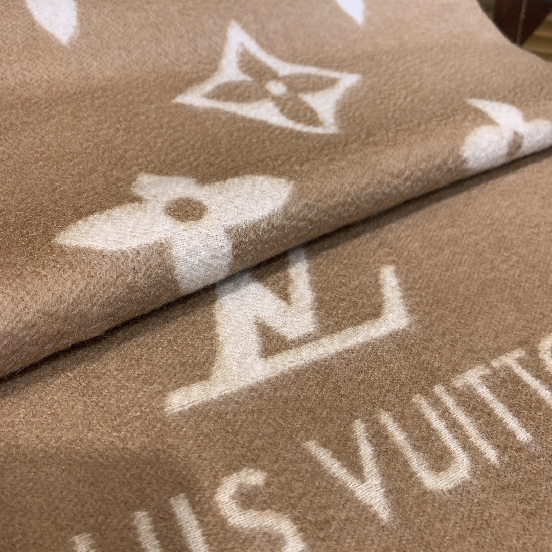 LOUIS VUITTON LV SCARF, REYKJAVIK GRADIENT SCARF