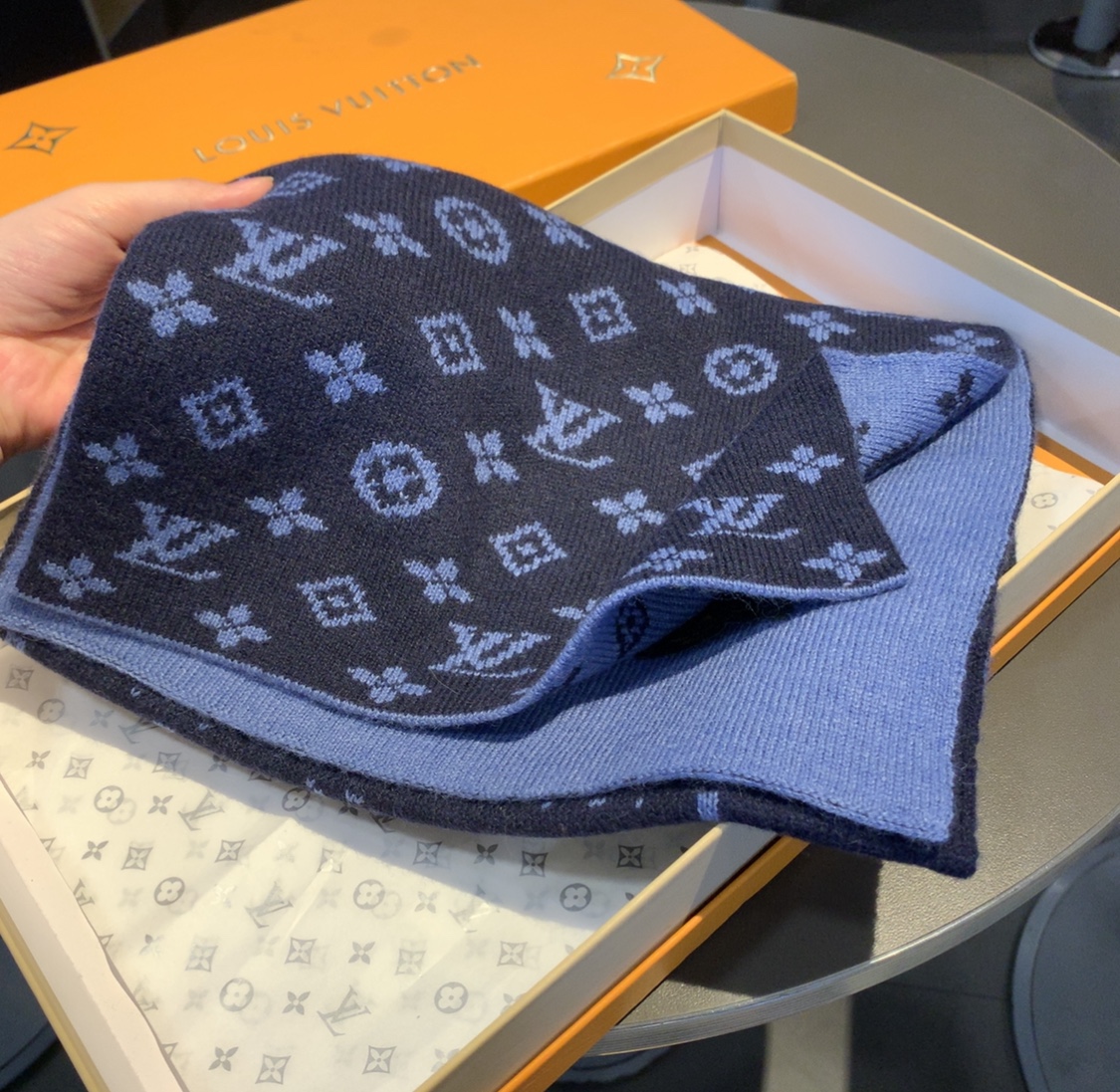 LOUIS VUITTON LV SCARF