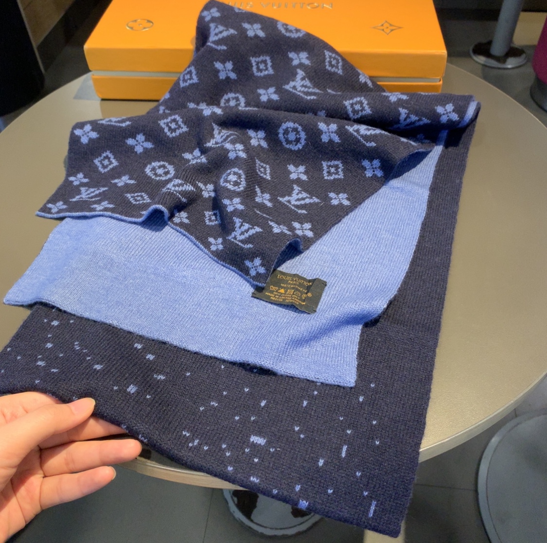 LOUIS VUITTON LV SCARF