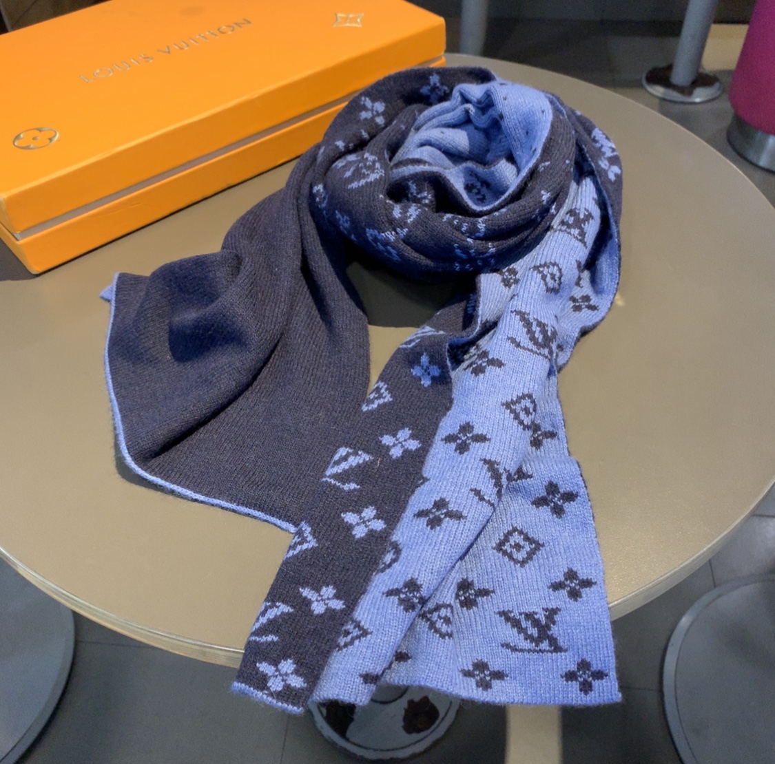 LOUIS VUITTON LV SCARF