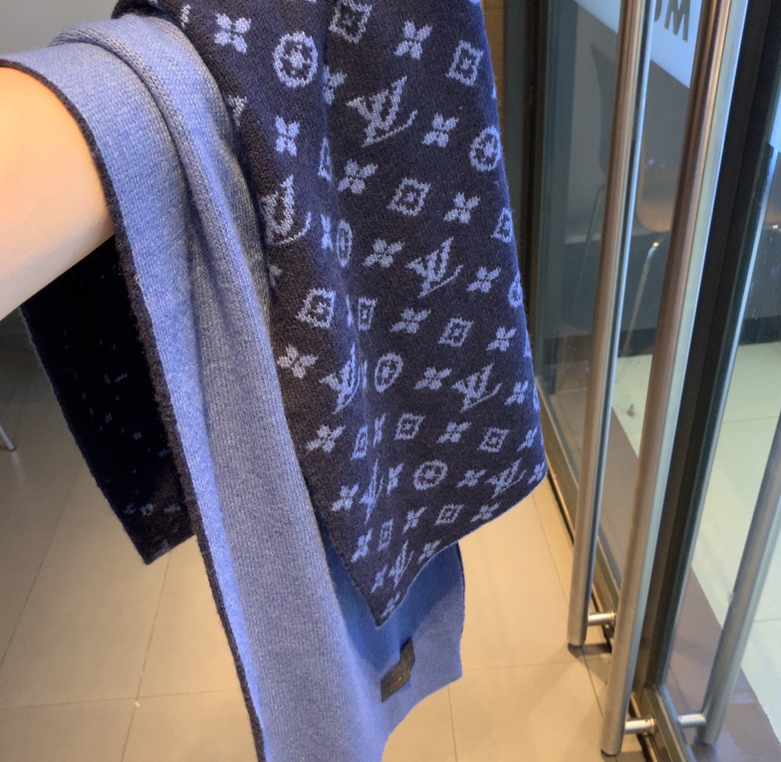 LOUIS VUITTON LV SCARF