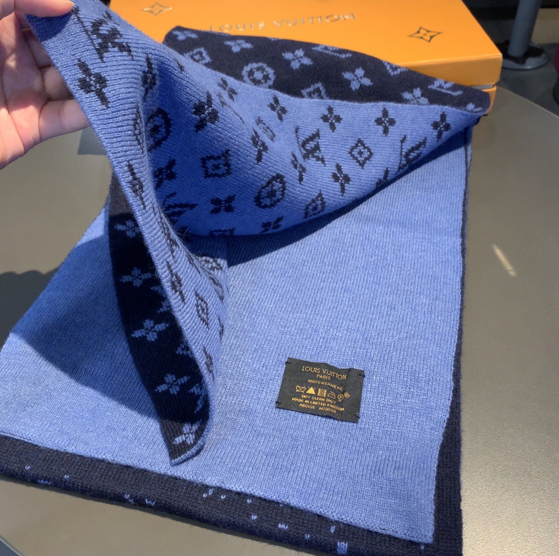 LOUIS VUITTON LV SCARF