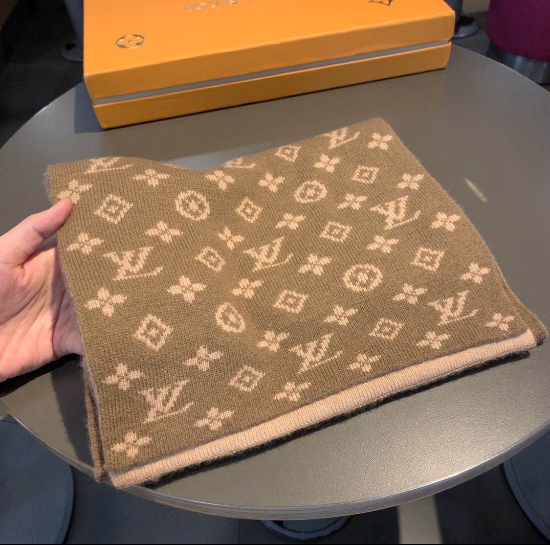 LOUIS VUITTON LV SCARF