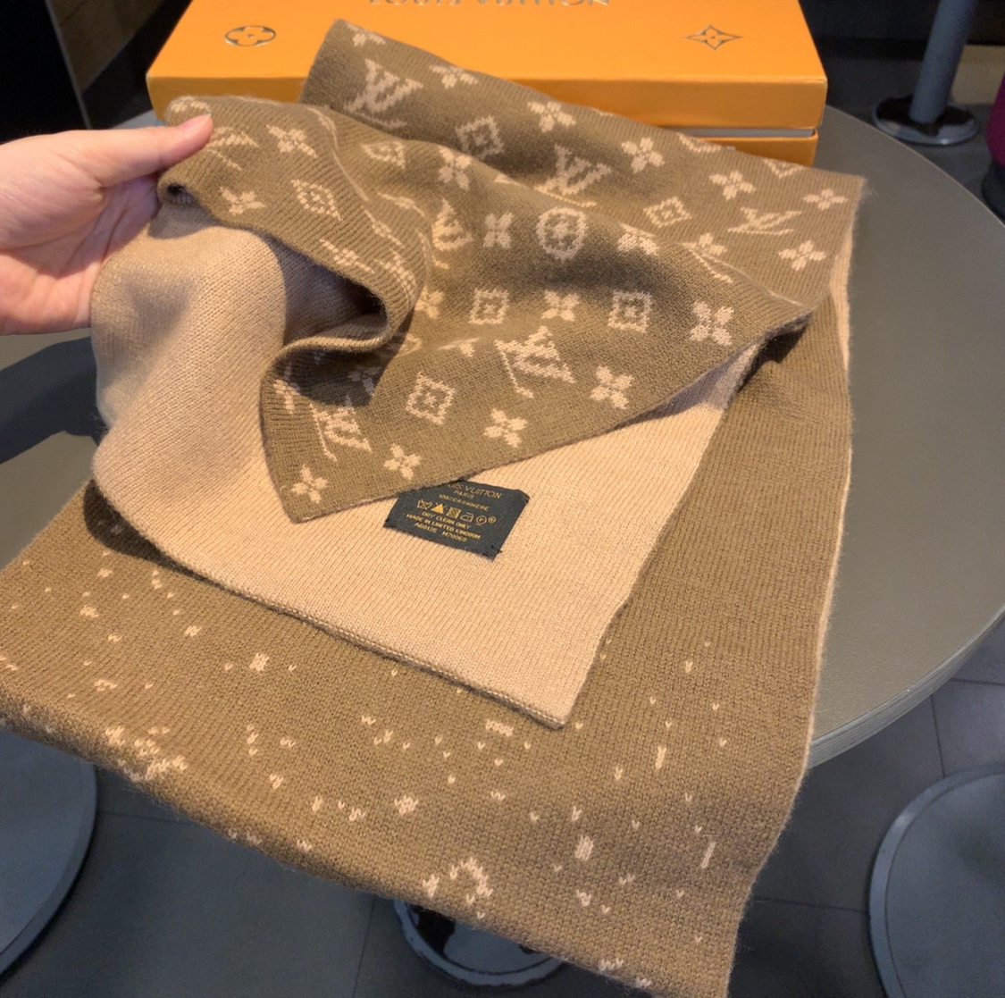 LOUIS VUITTON LV SCARF
