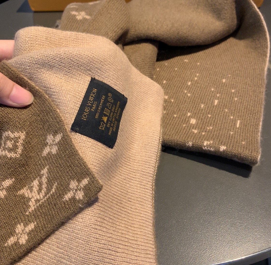 LOUIS VUITTON LV SCARF