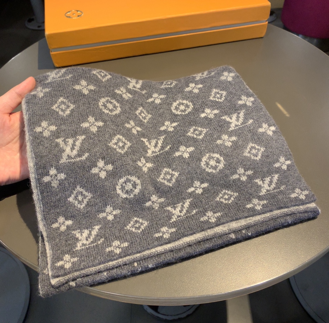 LOUIS VUITTON LV SCARF