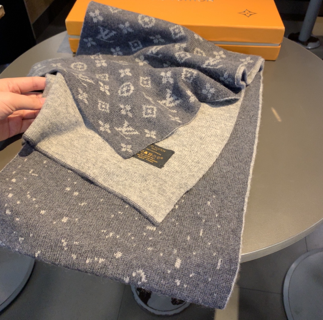 LOUIS VUITTON LV SCARF