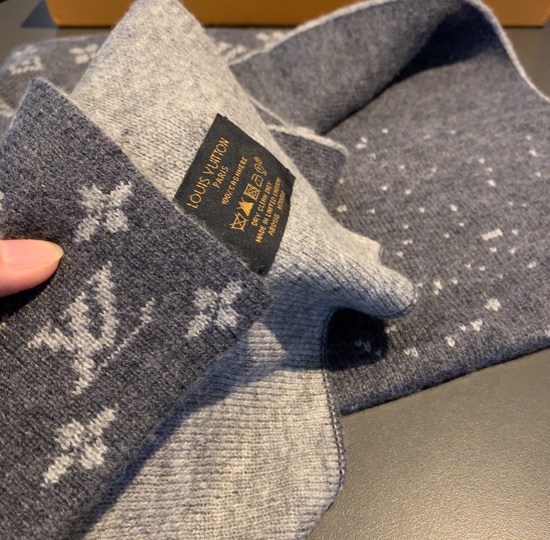 LOUIS VUITTON LV SCARF