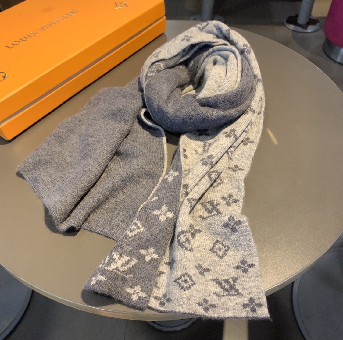 LOUIS VUITTON LV SCARF