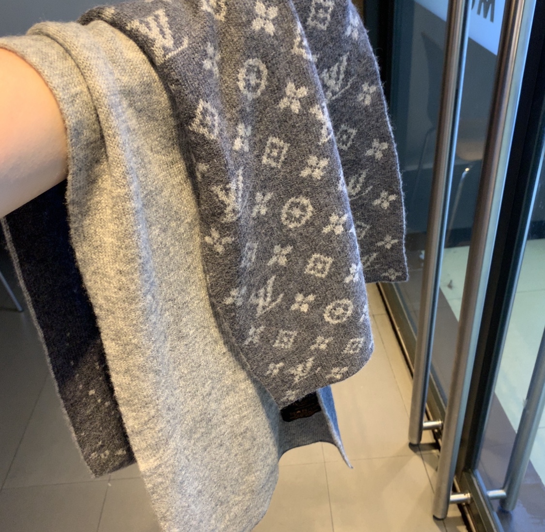 LOUIS VUITTON LV SCARF