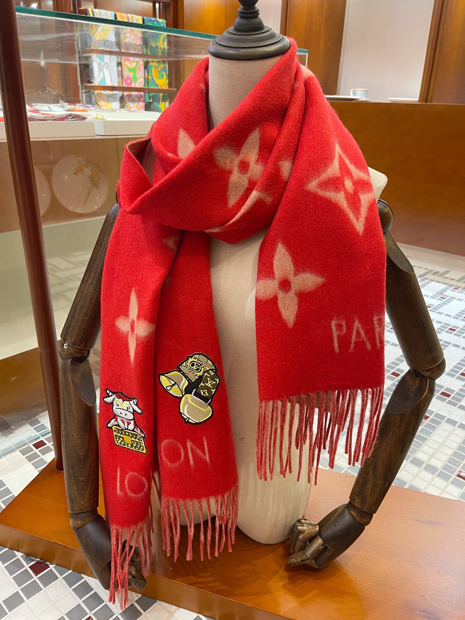 LOUIS VUITTON LV SCARF