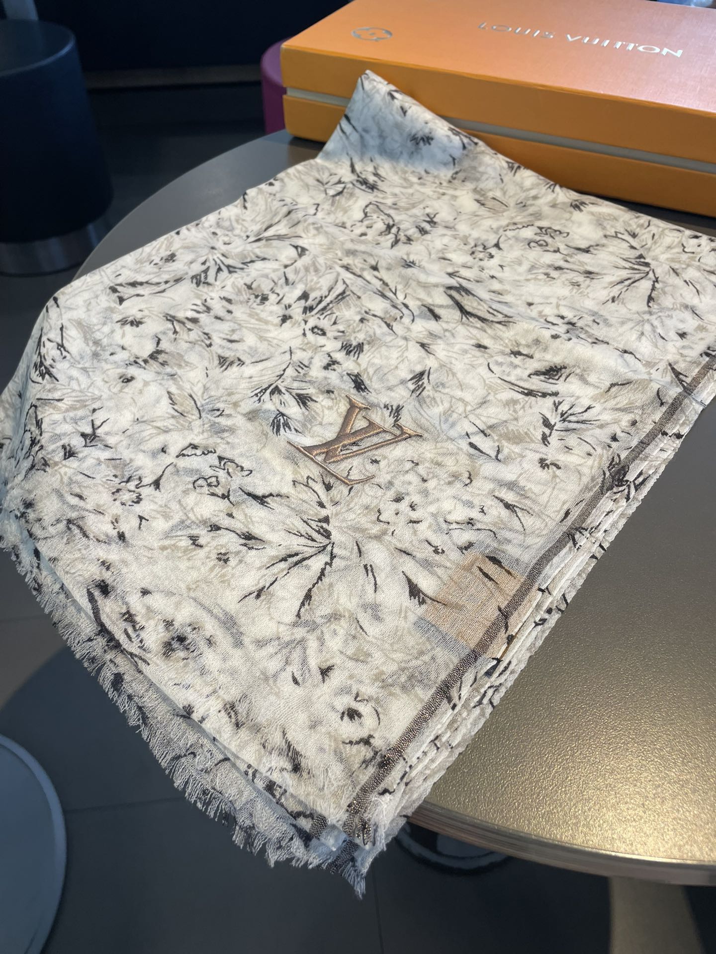 LOUIS VUITTON LV SCARF