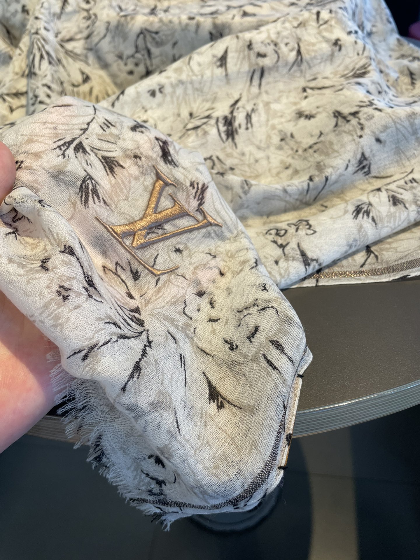 LOUIS VUITTON LV SCARF