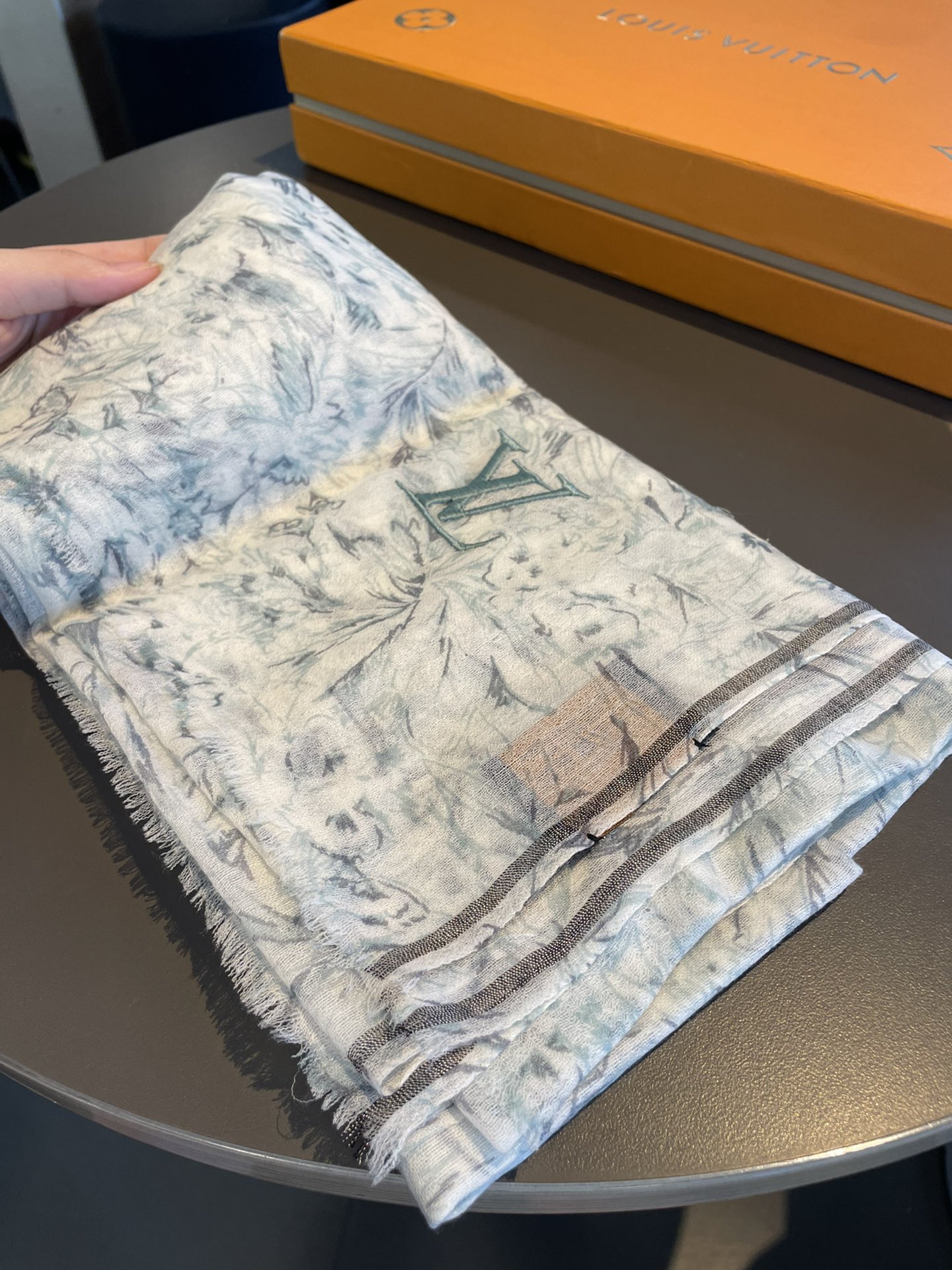 LOUIS VUITTON LV SCARF