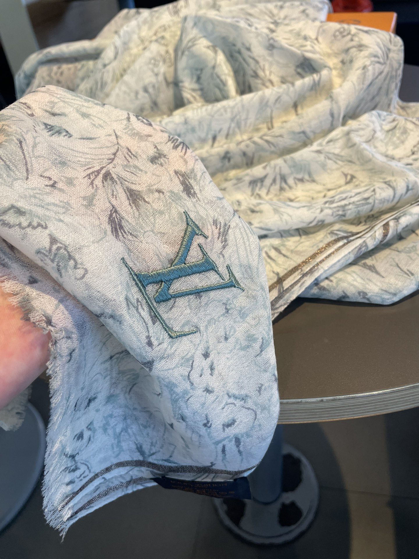 LOUIS VUITTON LV SCARF