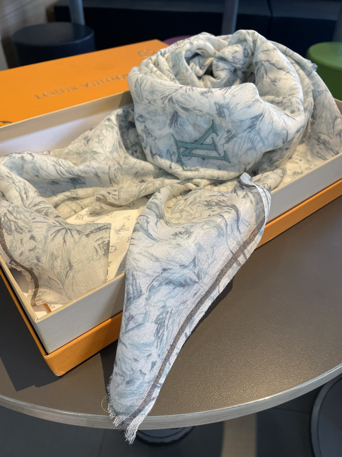 LOUIS VUITTON LV SCARF