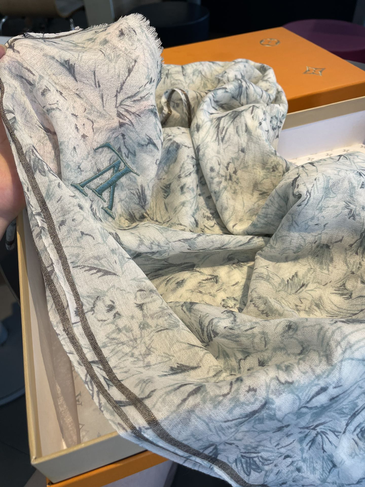 LOUIS VUITTON LV SCARF