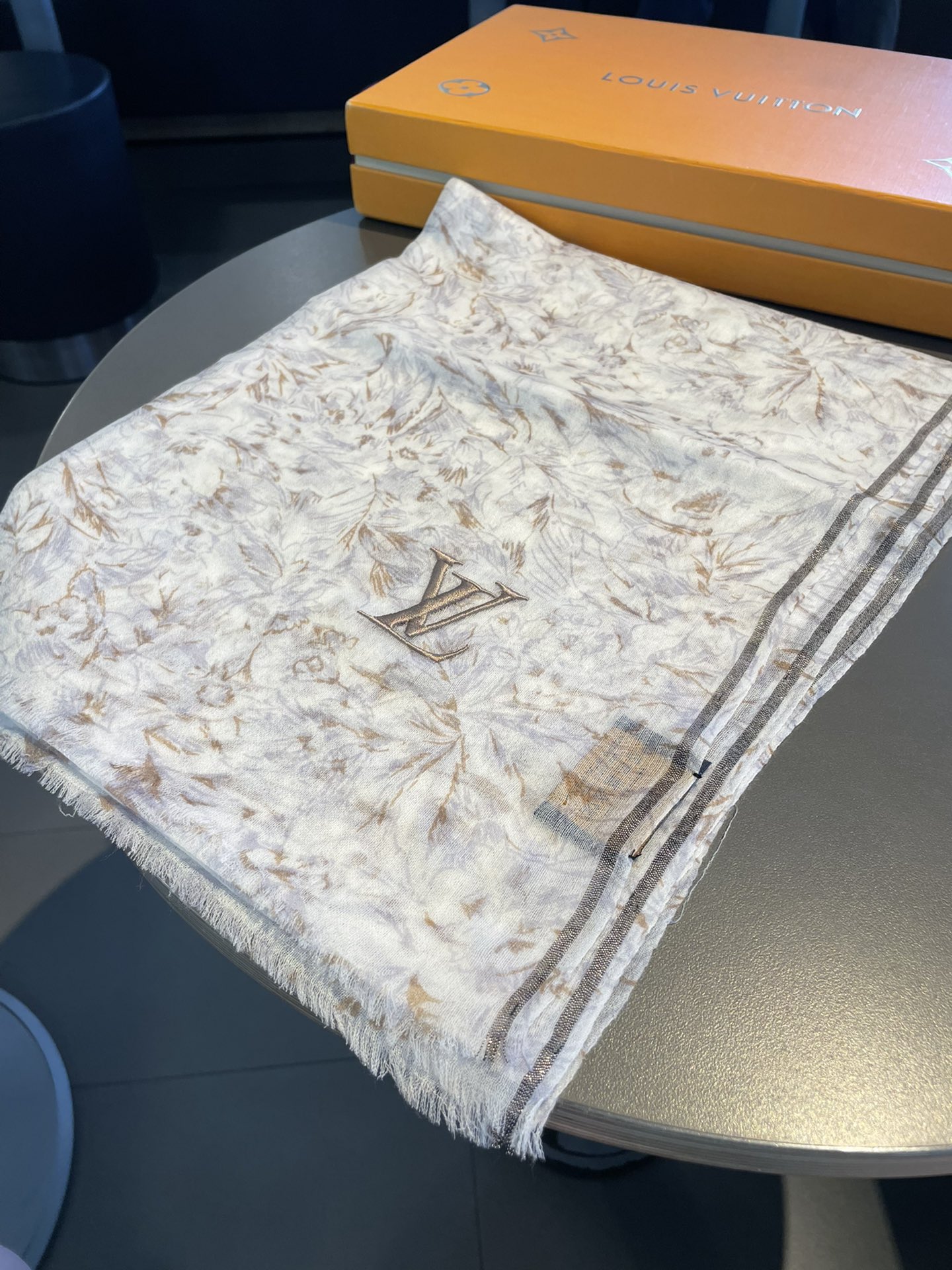LOUIS VUITTON LV SCARF