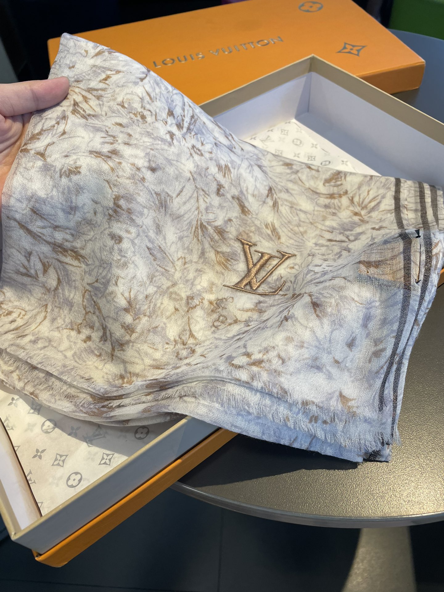 LOUIS VUITTON LV SCARF