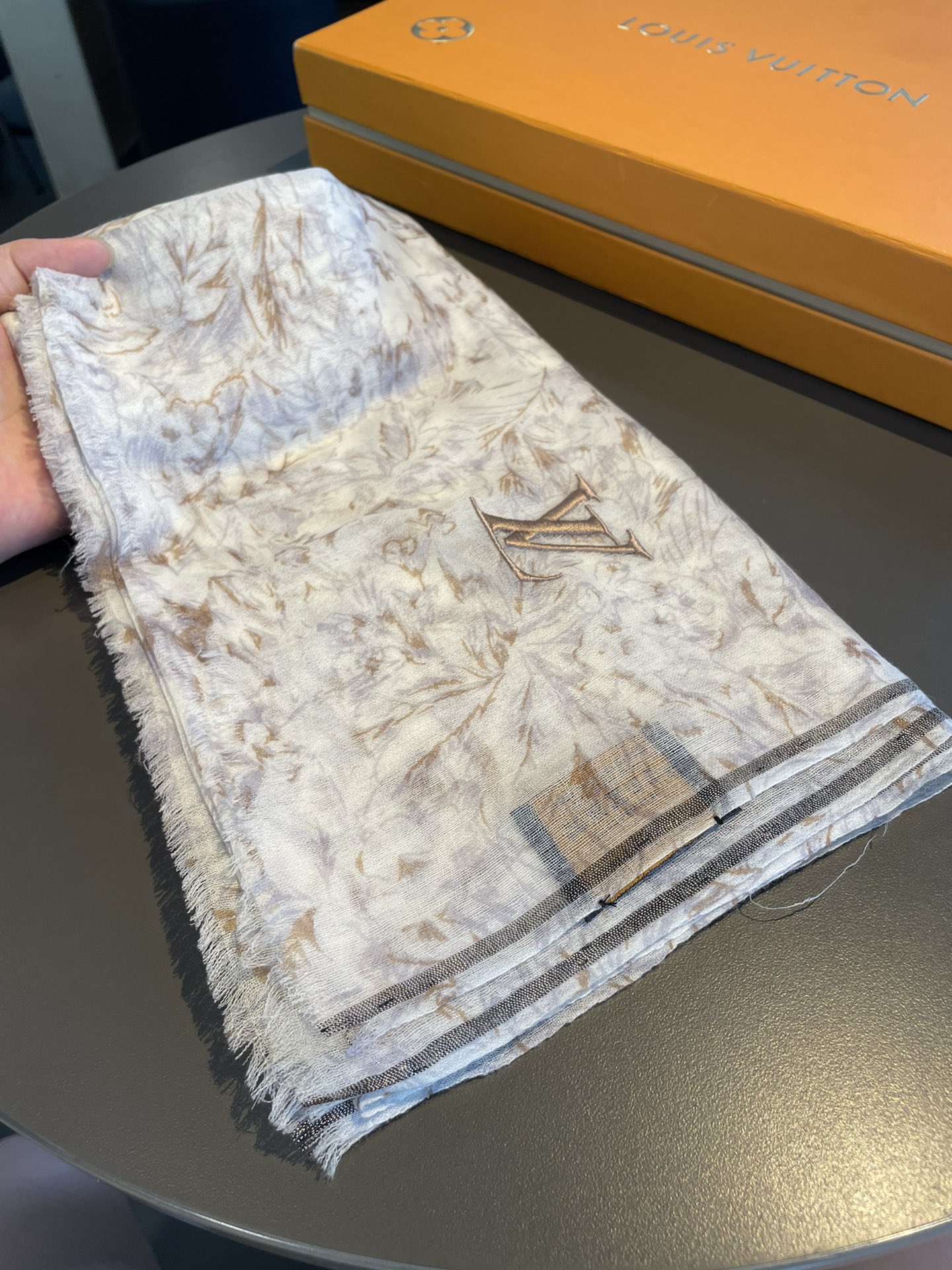 LOUIS VUITTON LV SCARF
