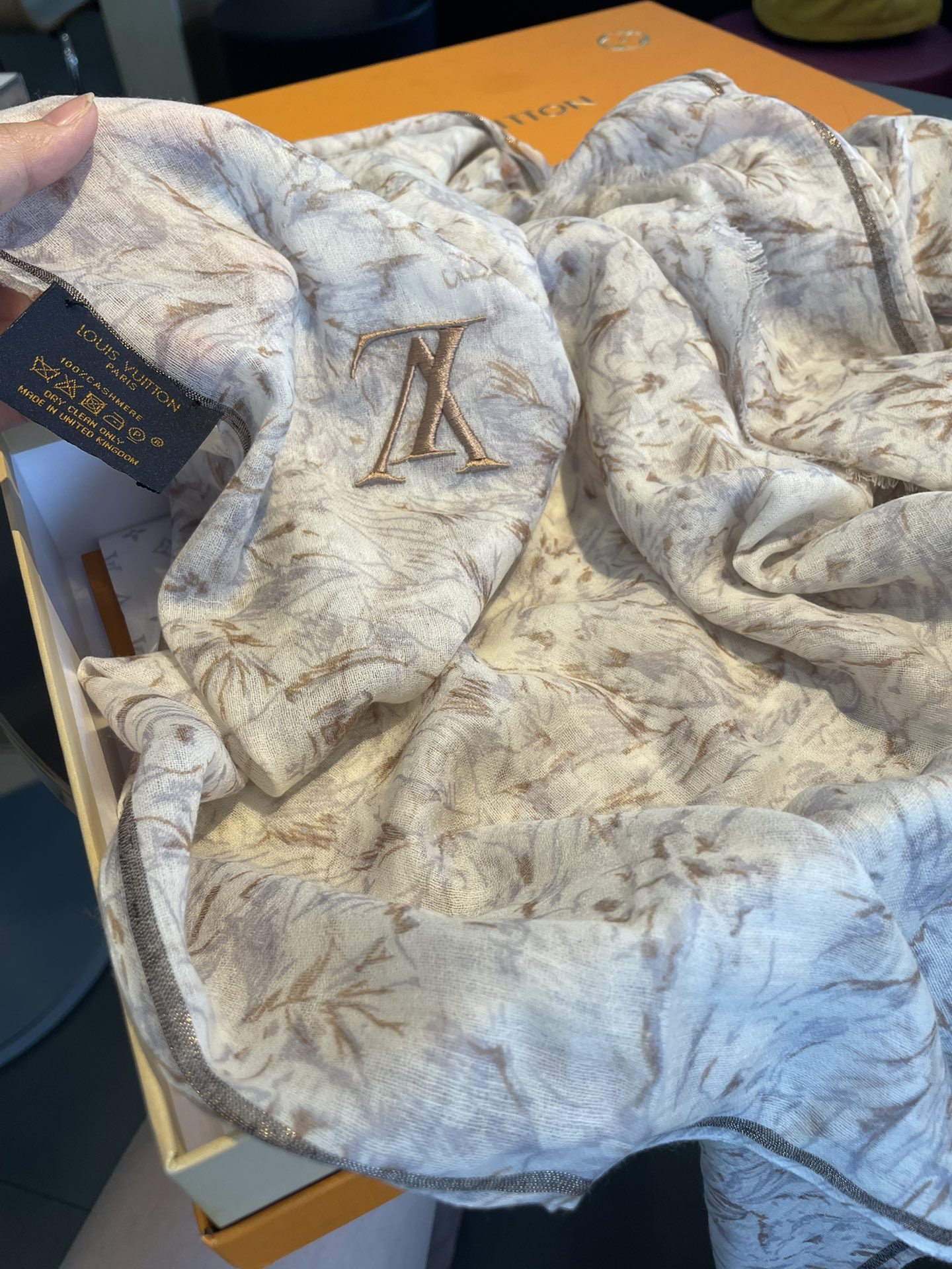 LOUIS VUITTON LV SCARF