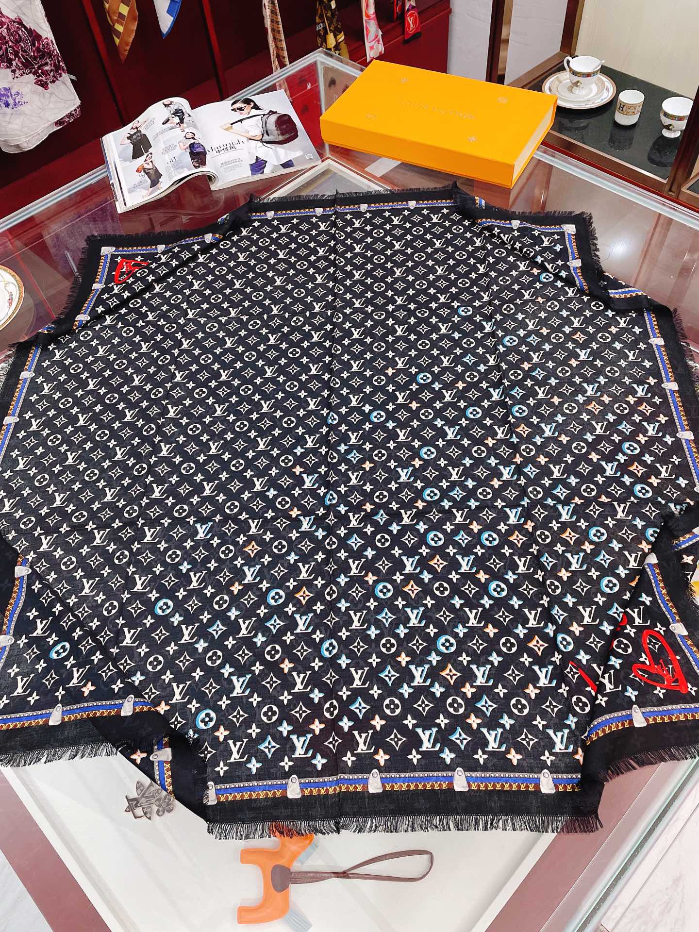 LOUIS VUITTON LV SCARF
