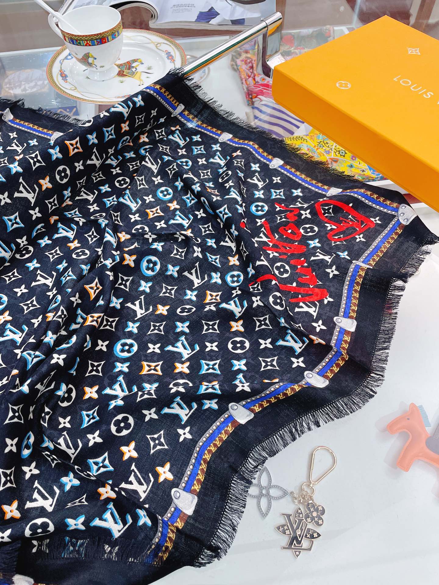 LOUIS VUITTON LV SCARF