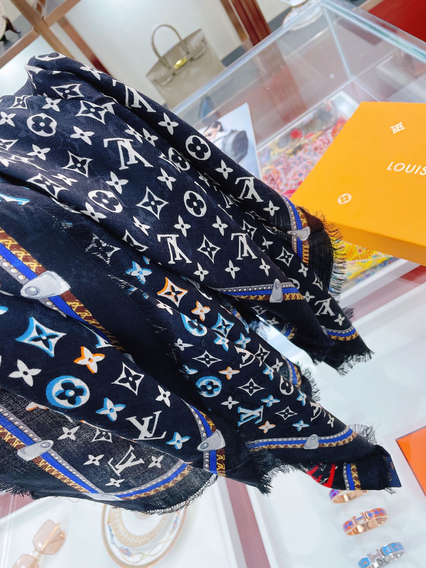 LOUIS VUITTON LV SCARF