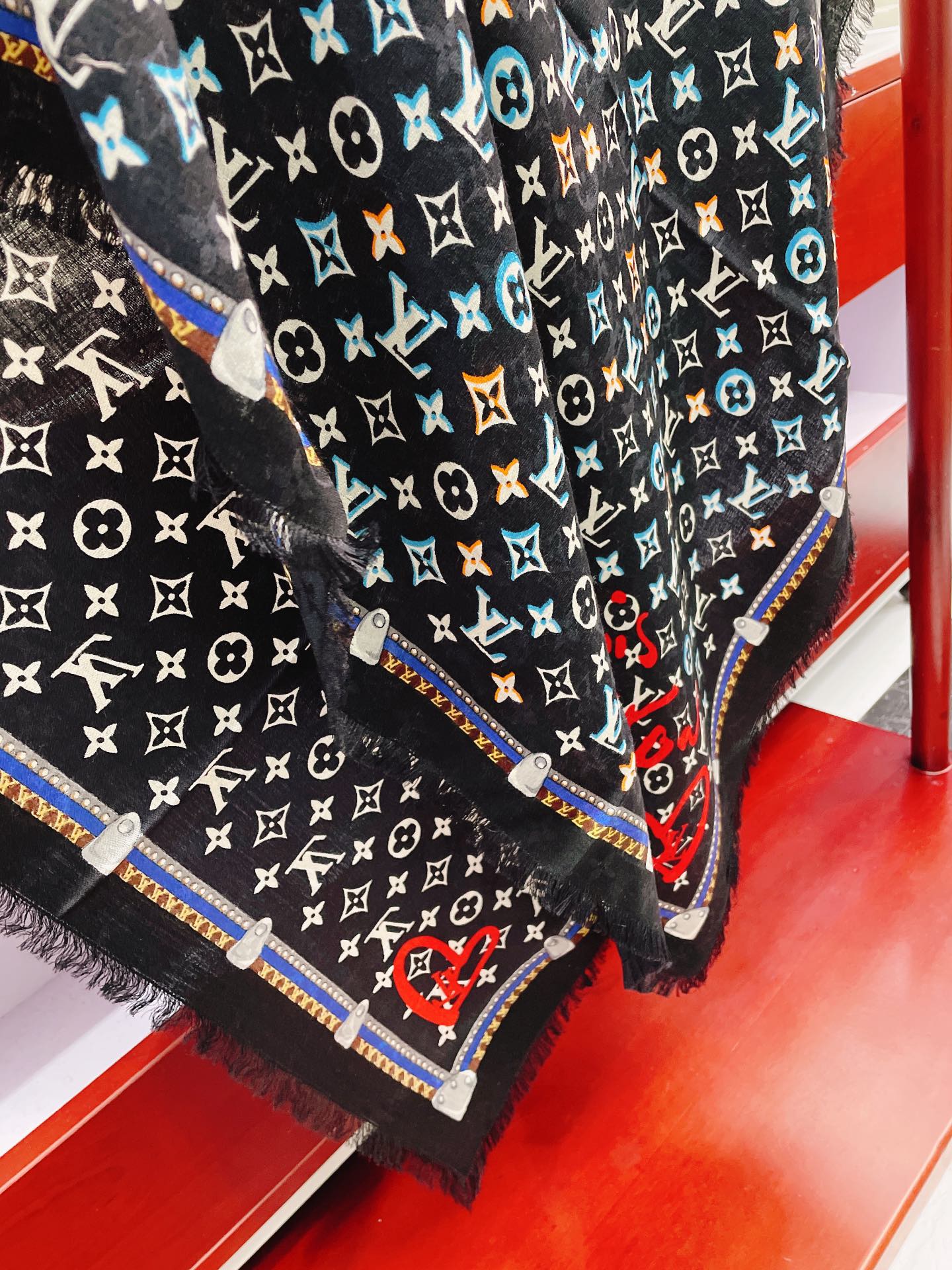 LOUIS VUITTON LV SCARF