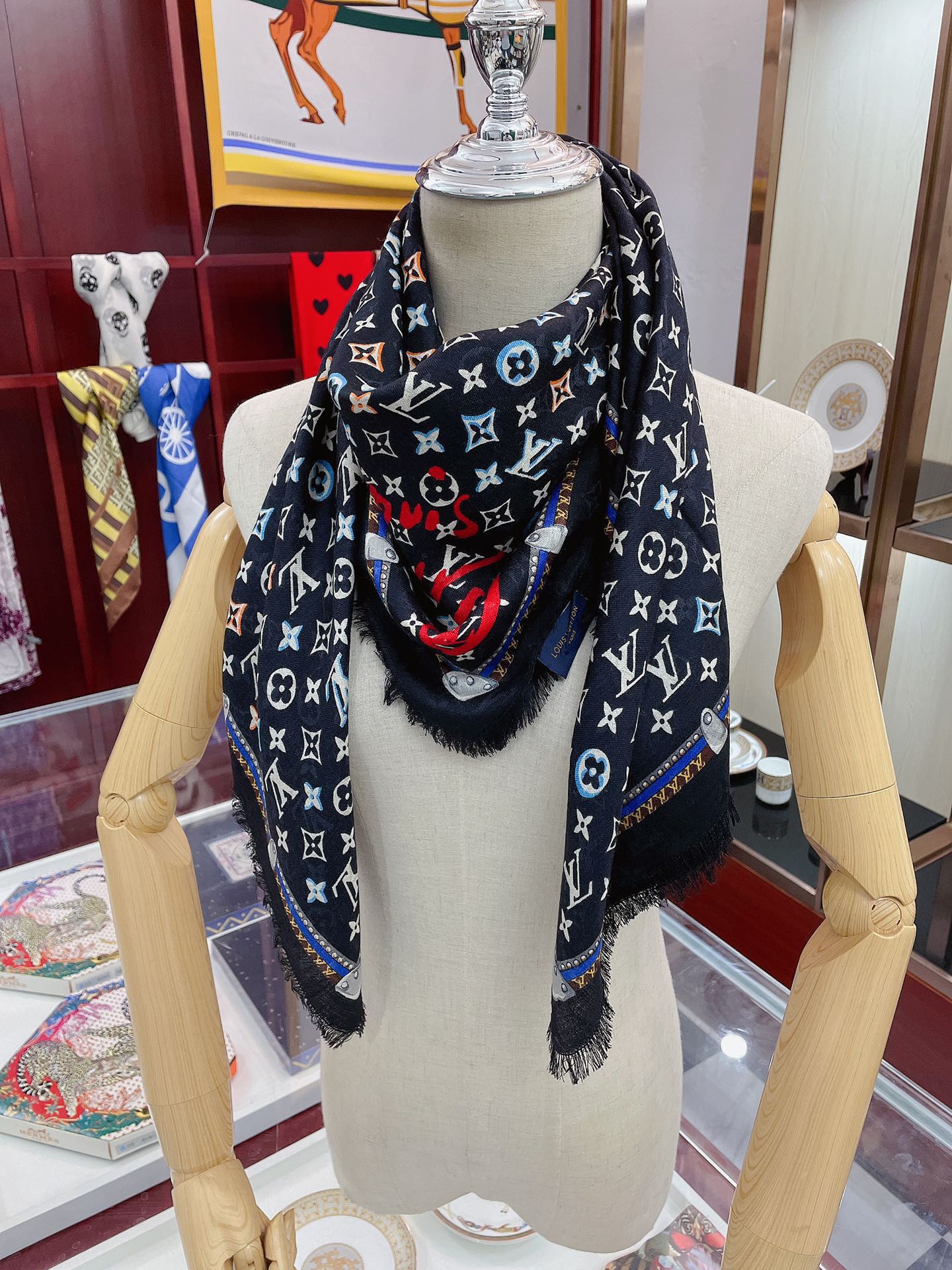 LOUIS VUITTON LV SCARF